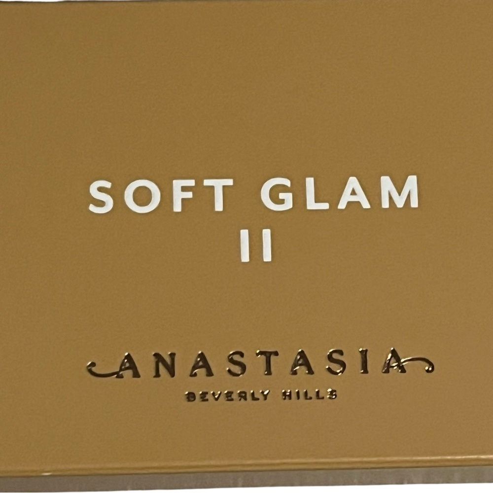 Anastasia Soft Glam II Eyeshadow Palette. Brand New - Picture 3 of 5